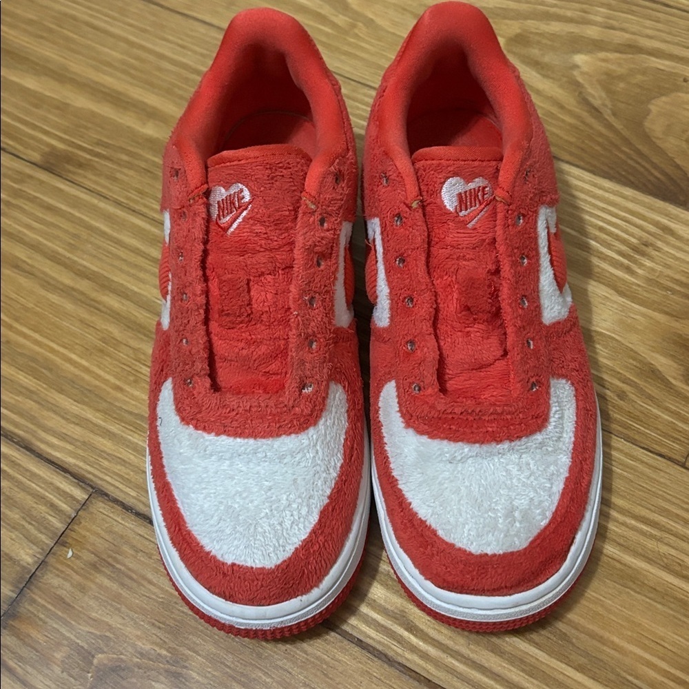 Nike Air Force 1 Low Valentine’s Day Fleece (2024) Sneakers Size 4Y w/o laces - Picture 2 of 6